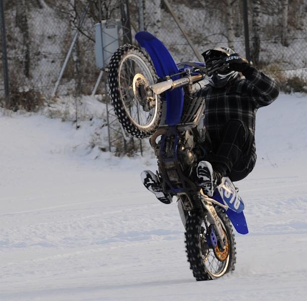 JOF_4476 Jonas wheelie.jpg